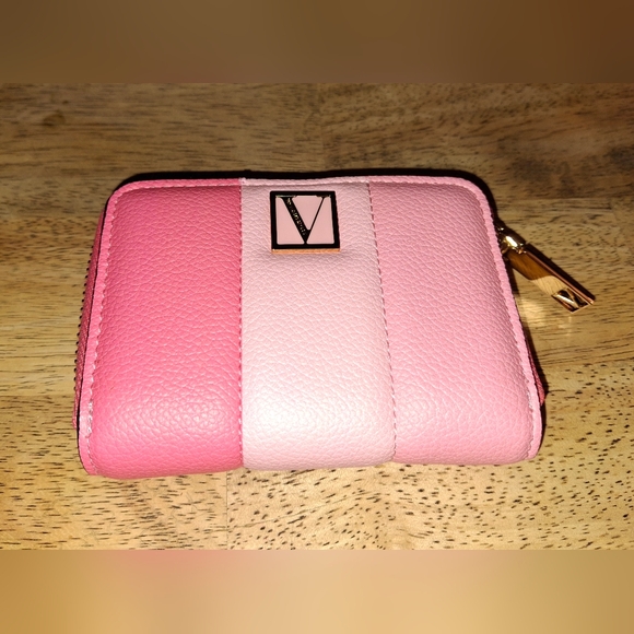 Victoria's Secret pink wallet - Picture 1 of 3